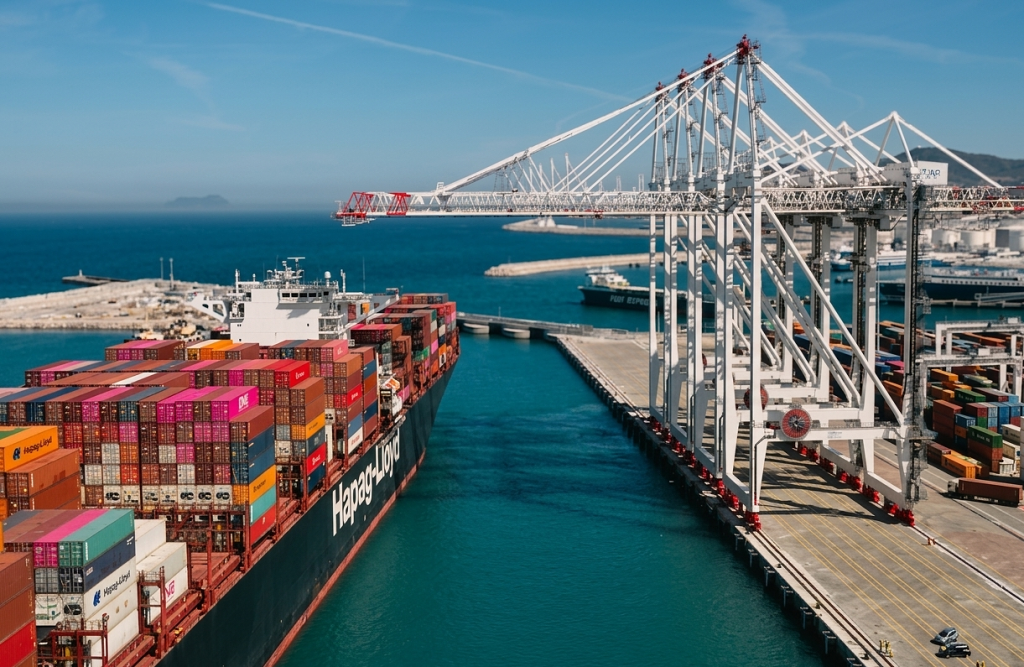 Rising Demand in Spanish Ports as Salaries Reach 4000 Euros