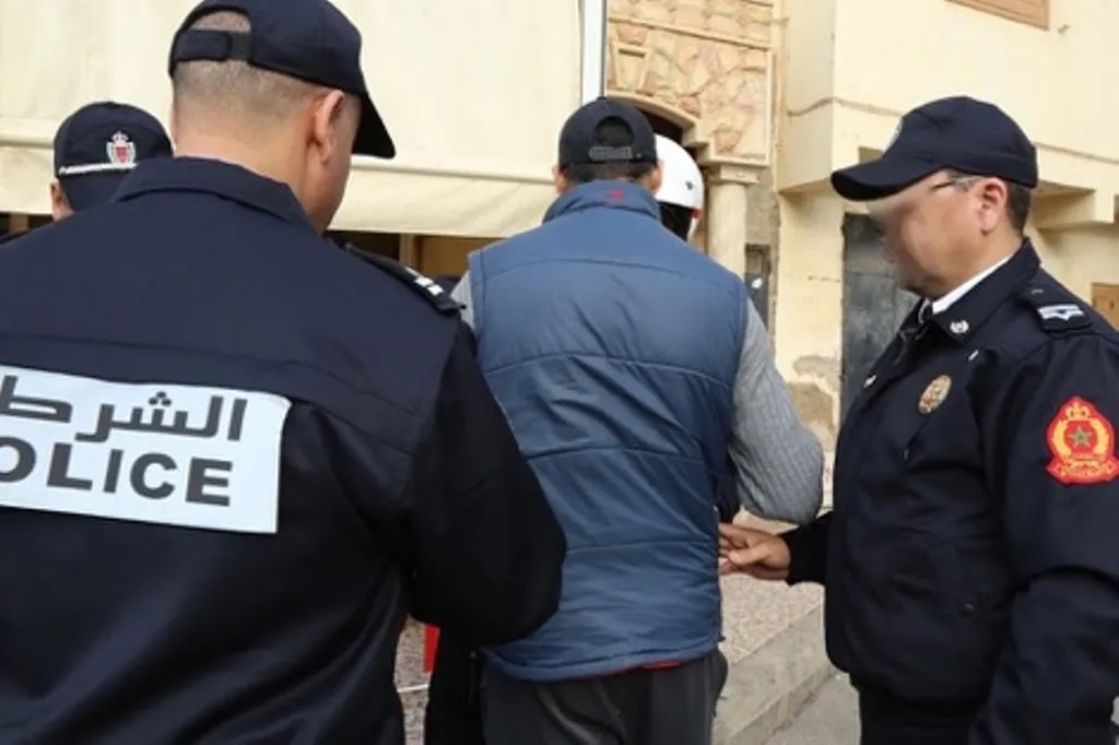 Fez Police Use Service Weapon and TASER During Security Intervention